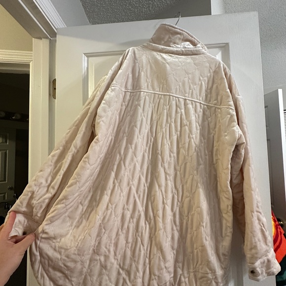 Elegant Cream Quilted Women's Puffer Jacket - Picture 2 of 4